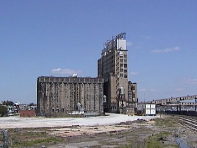 The now-defunct B&O Grain Elevator in Locust Point.JPG