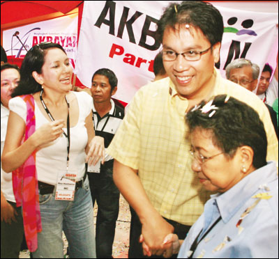 akbayan-mar-roxas.jpg